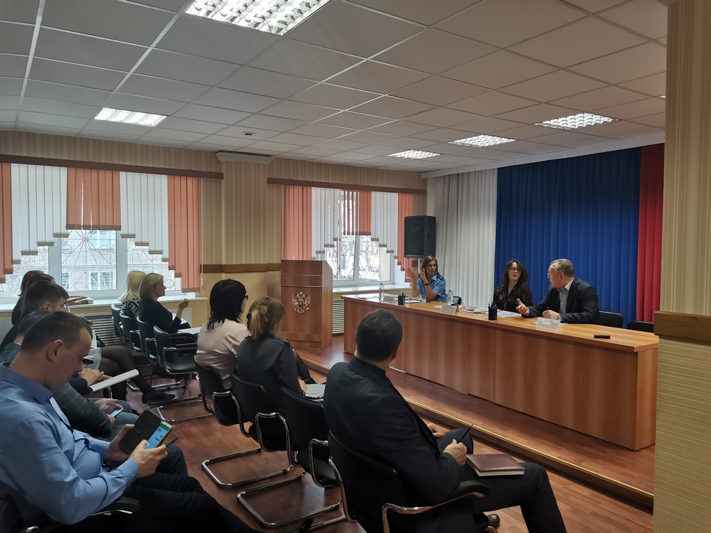 В Совете депутатов Тракторозаводского района прошел обучающий семинар для депутатов