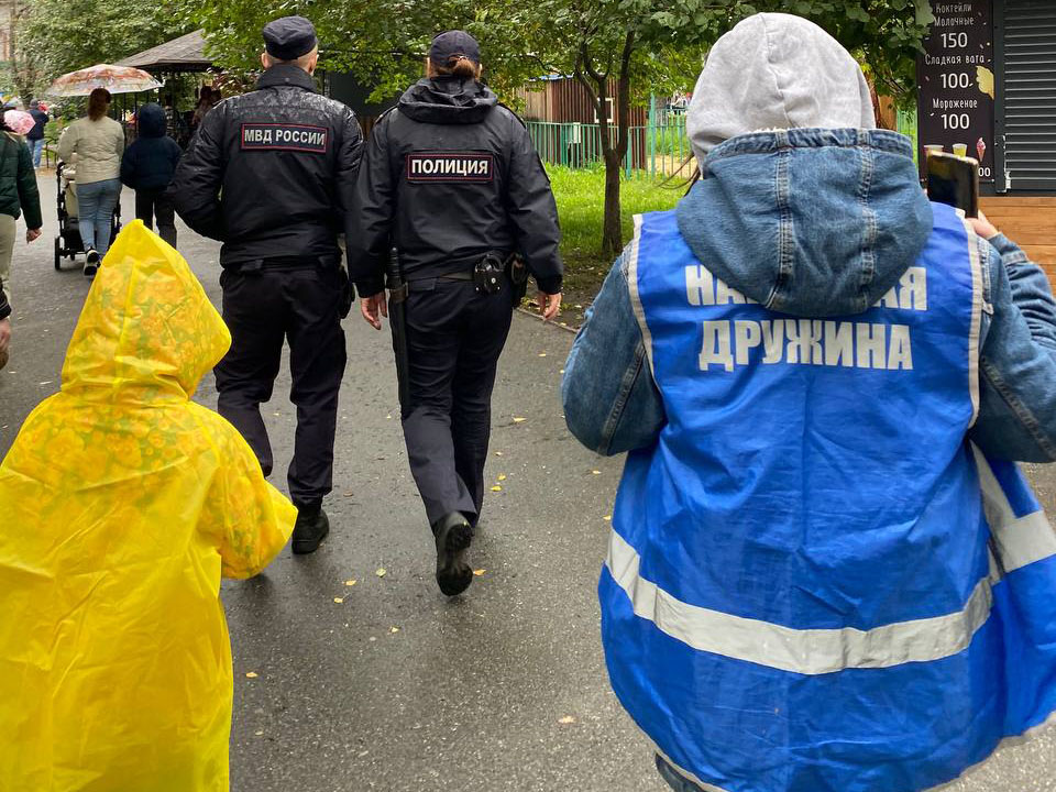 Патрулировать улицы Тракторозаводского района вместе с сотрудниками полиции вышли дружинники района