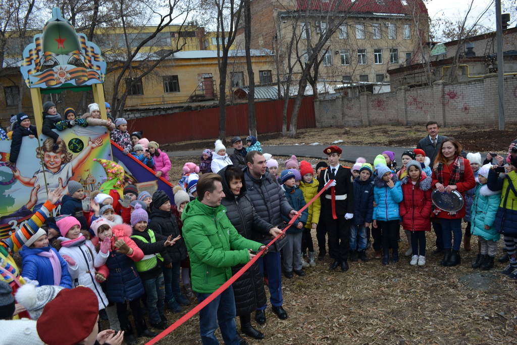 Роман Муратчин принял участие в открытии новой детской площадки в парке "Сад Победы"