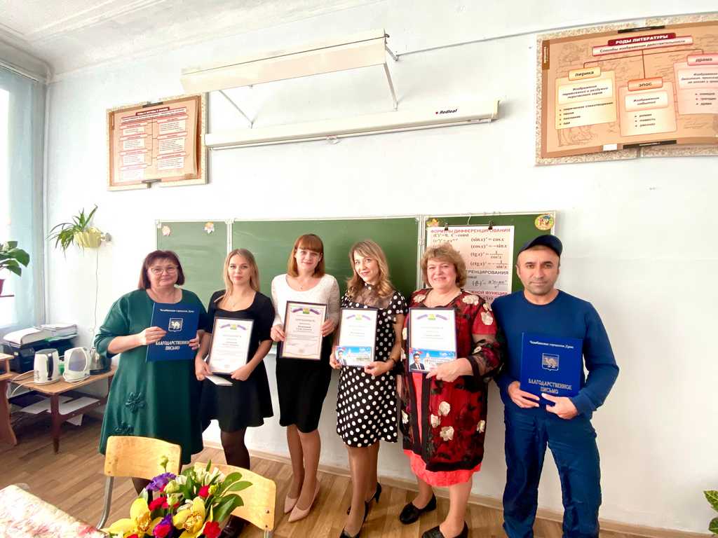 Виген Мхитарян поздравил коллектив Образовательного Центра № 3  с Днём учителя