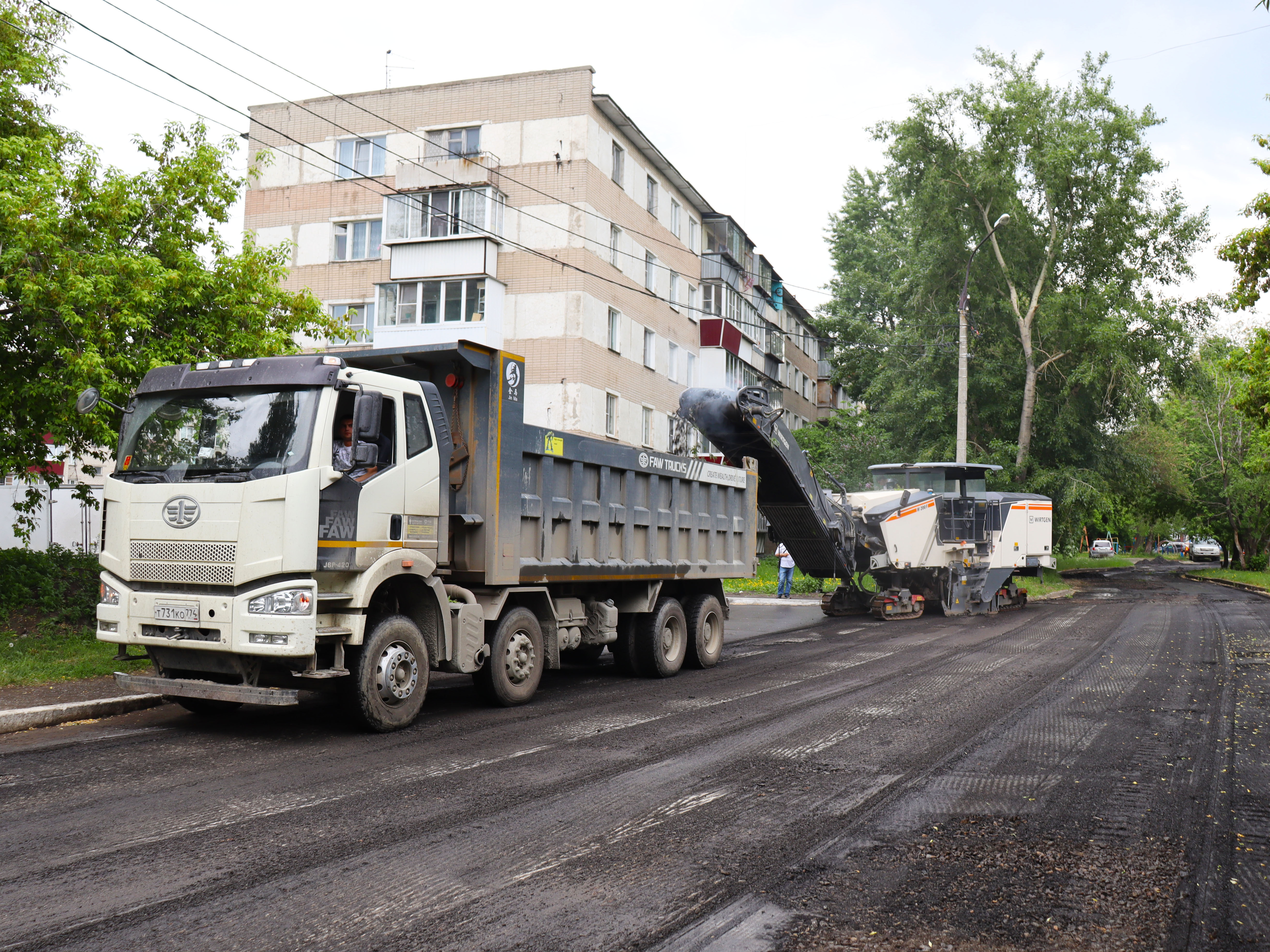 Стартовали работы по благоустройству межквартальных проездов