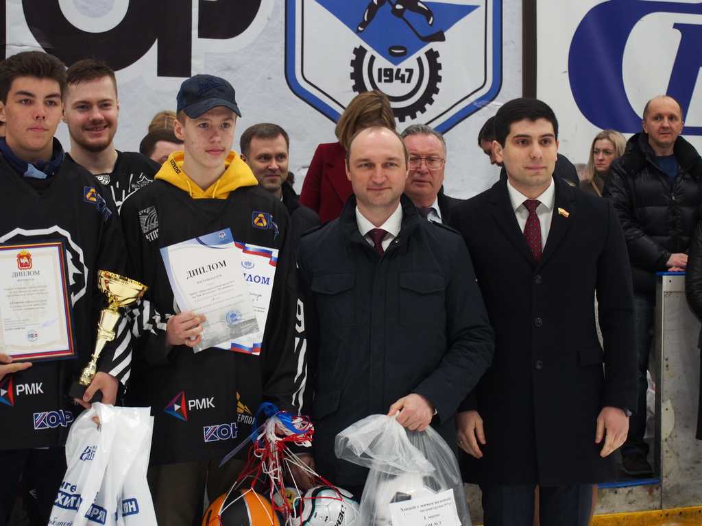 Виген Мхитарян поздравил победителей турнира «Золотая шайба-2021»