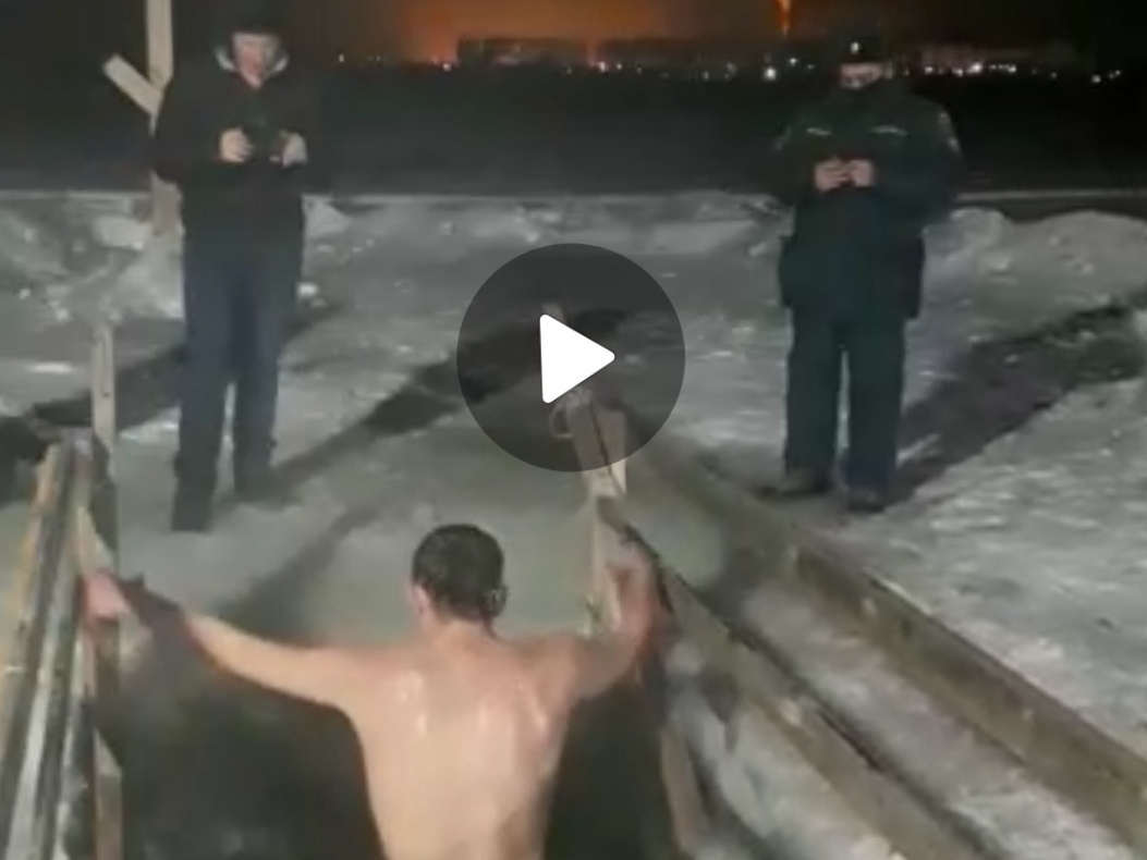 Сотни жителей Тракторозаводского района окунулись в купель несмотря на морозы