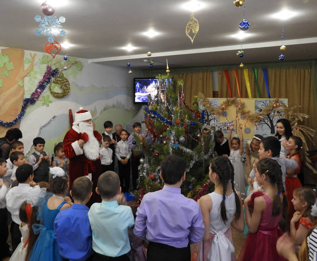 В «Социально-реабилитационном центре для несовершеннолетних» Тракторозаводского района состоялся «Новогодний утренник»