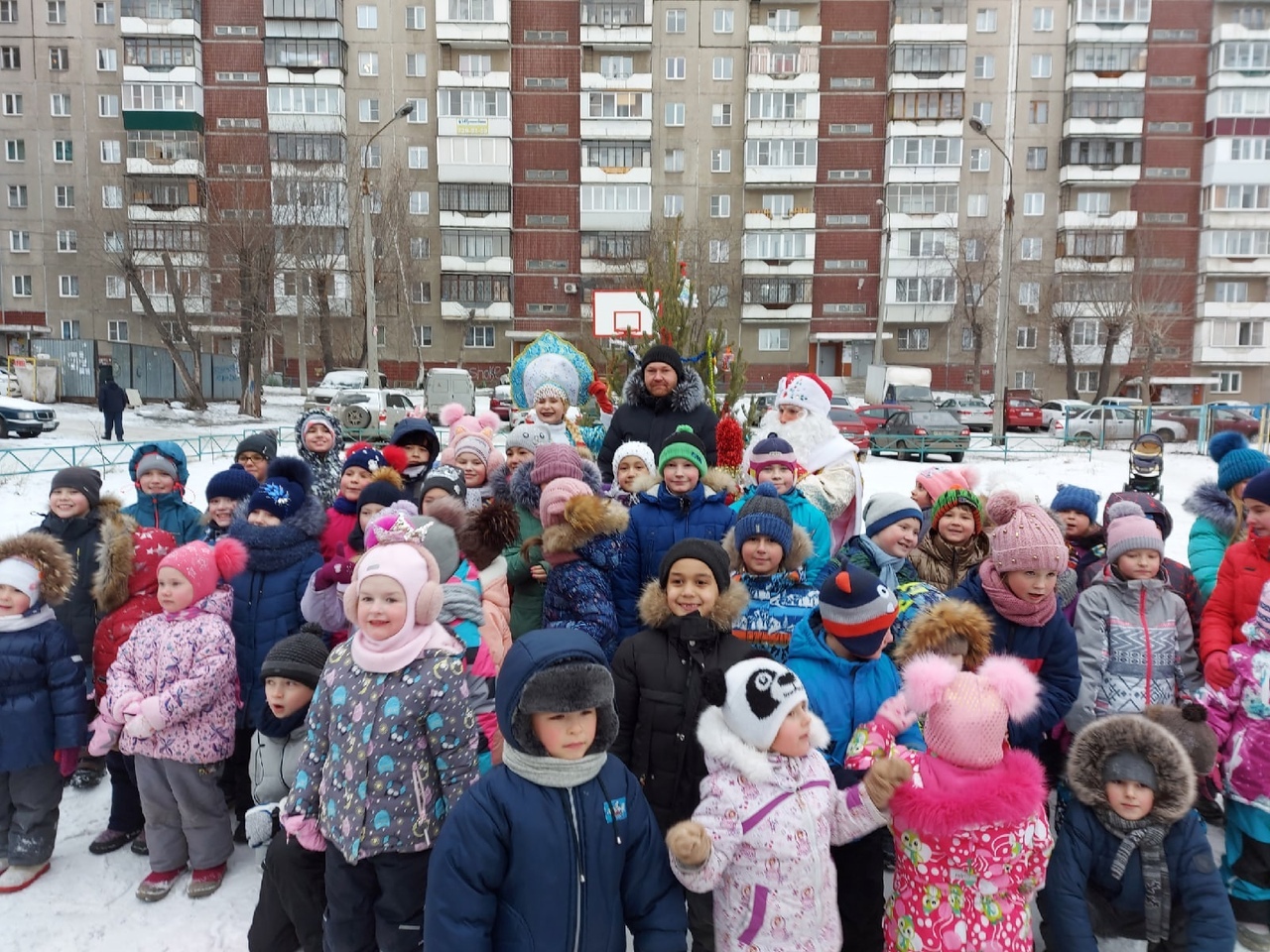 На новогодний праздник – всем двором!