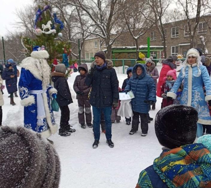 Новогодний праздник для ребят