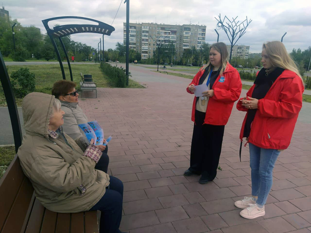 Молодежь Тракторозаводского района раздала памятки по противодействию терроризму