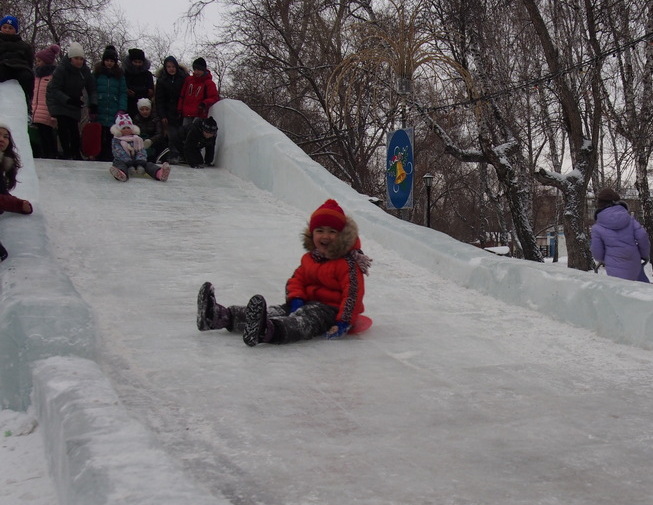 Праздничное открытие ледового городка в парке "Сад Победы"