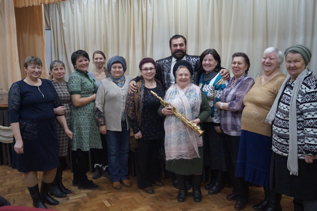 В Тракторозаводском районе душевно поздравили женщин с Днем матери