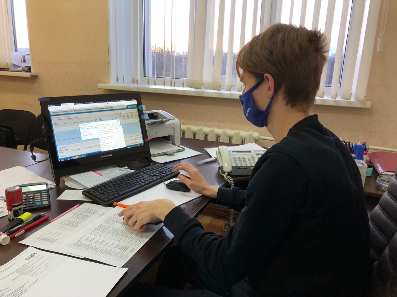 Волонтёры Тракторозаводского местного отделения Партии «Единая Россия» помогают врачам