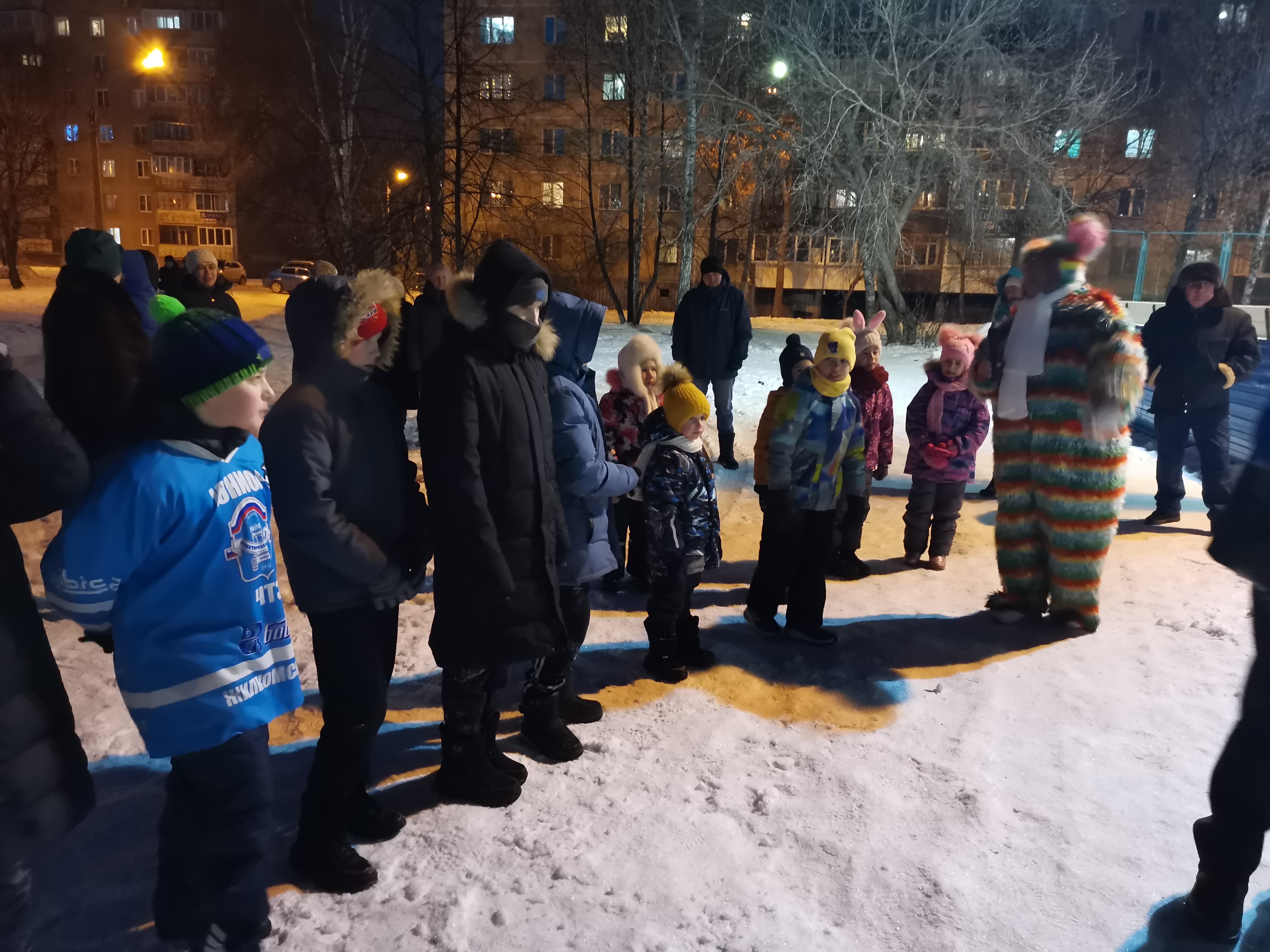 На ул. Шуменской, 18 состоялся новогодний праздник