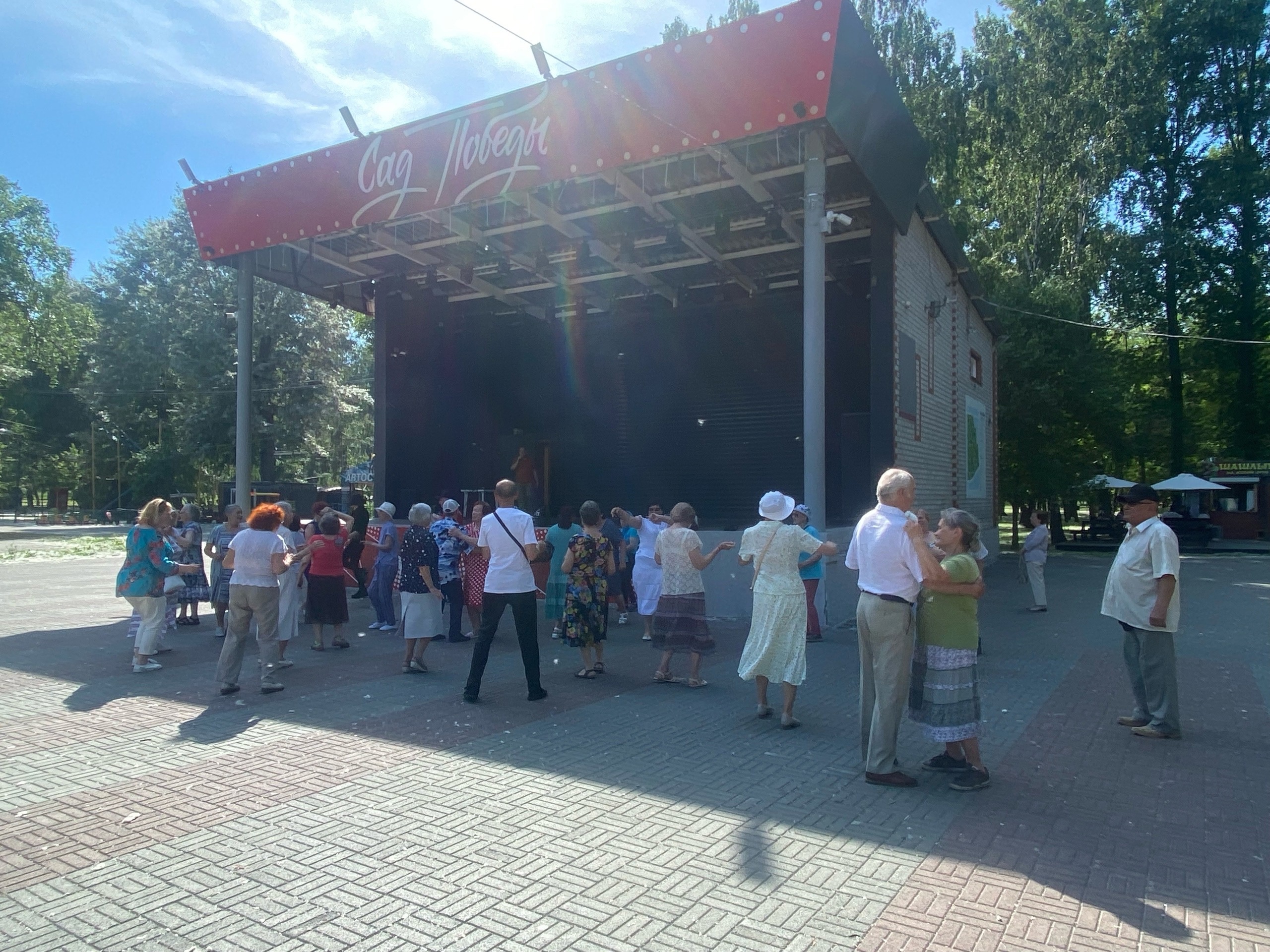 Танцевальные вечера в «Саду Победы»