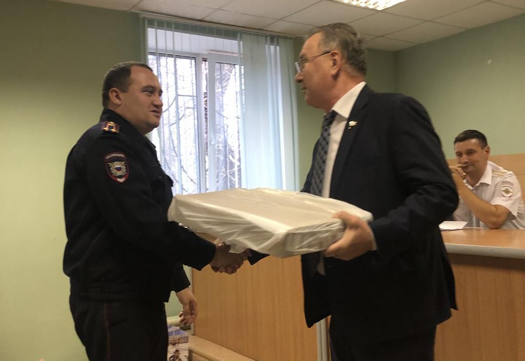 Депутаты поздравили отдел полиции «Тракторозаводский»  с Днем сотрудников органов внутренних дел