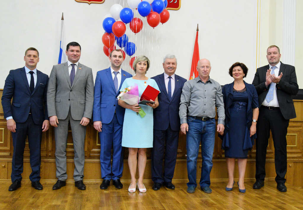 В День физкультурника лучшие спортсмены области получили награды Депутат Законодательного Собрания Челябинской области Михаил Видгоф принял участие в церемонии вручения премии в сфере физической культуры и спорта