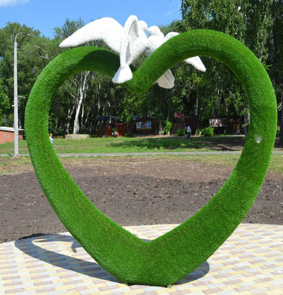 В парке «Сад Победы» состоялось открытие «Семейной аллеи»