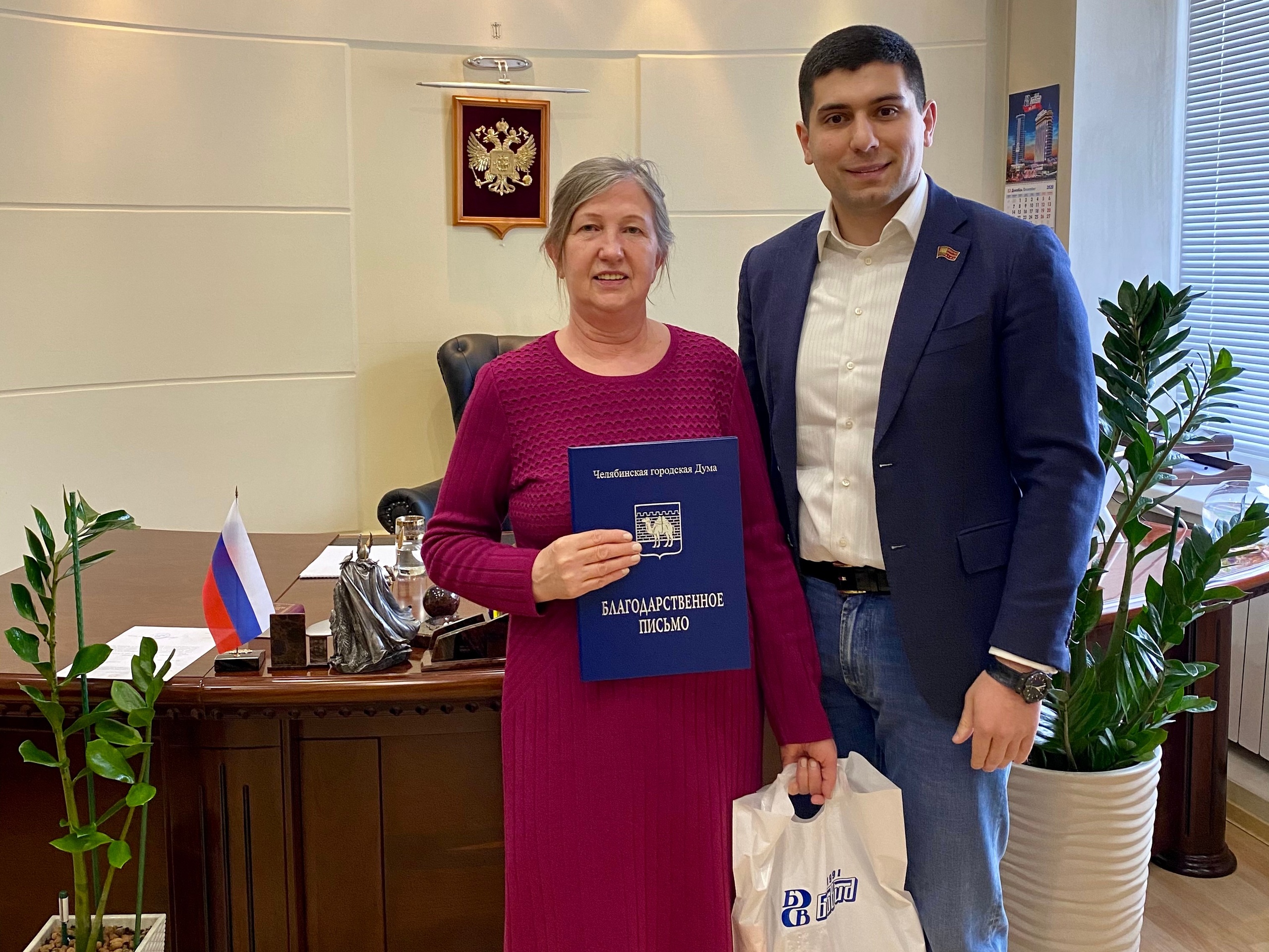 Депутат Виген Мхитарян вручил Благодарственное письмо
