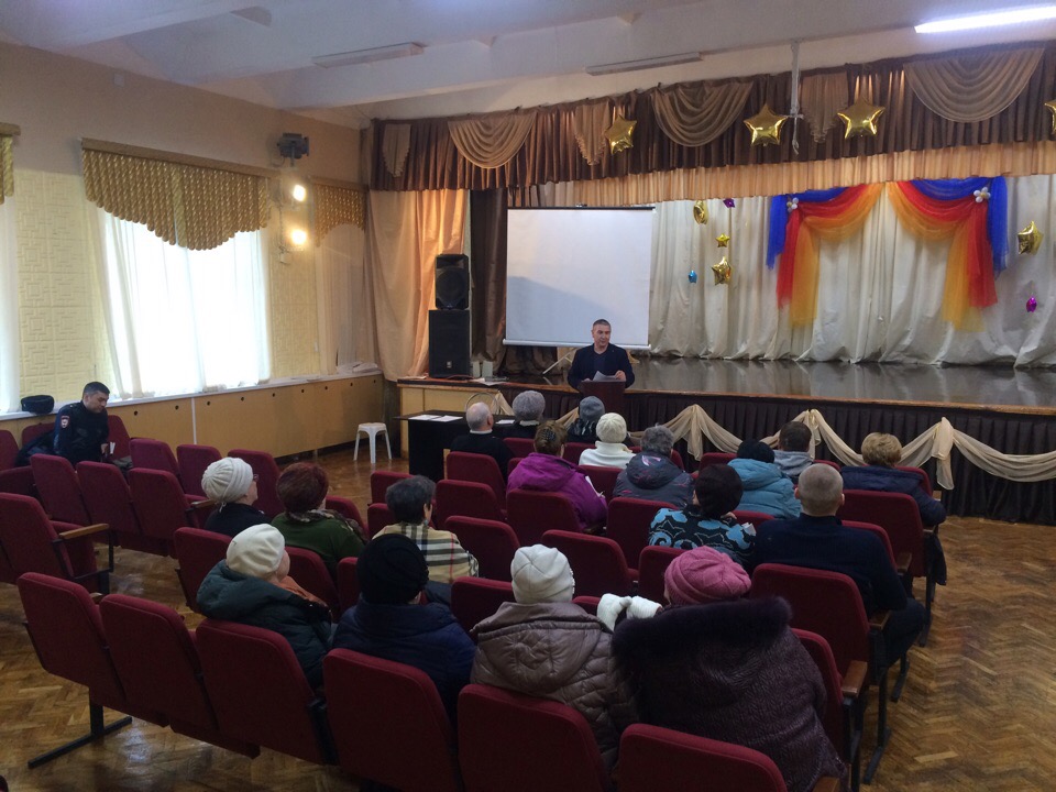 Альберт Каримов принял участие во встрече жителей района с участковыми полиции