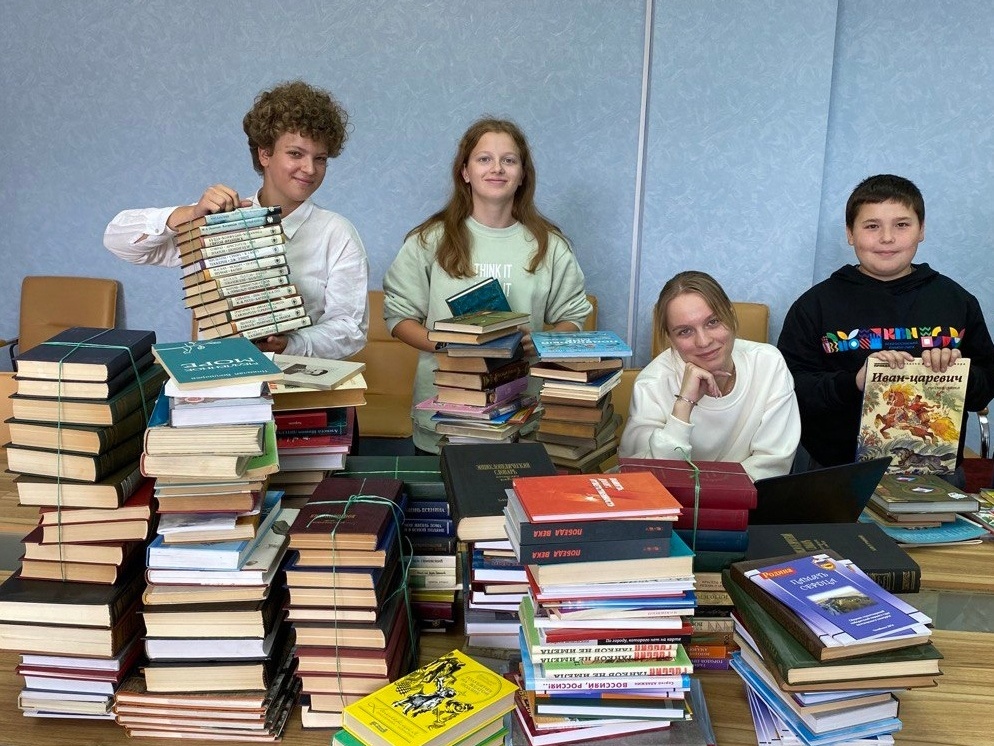 Первые собрали более 4 тысяч книг для сверстников из новых регионов