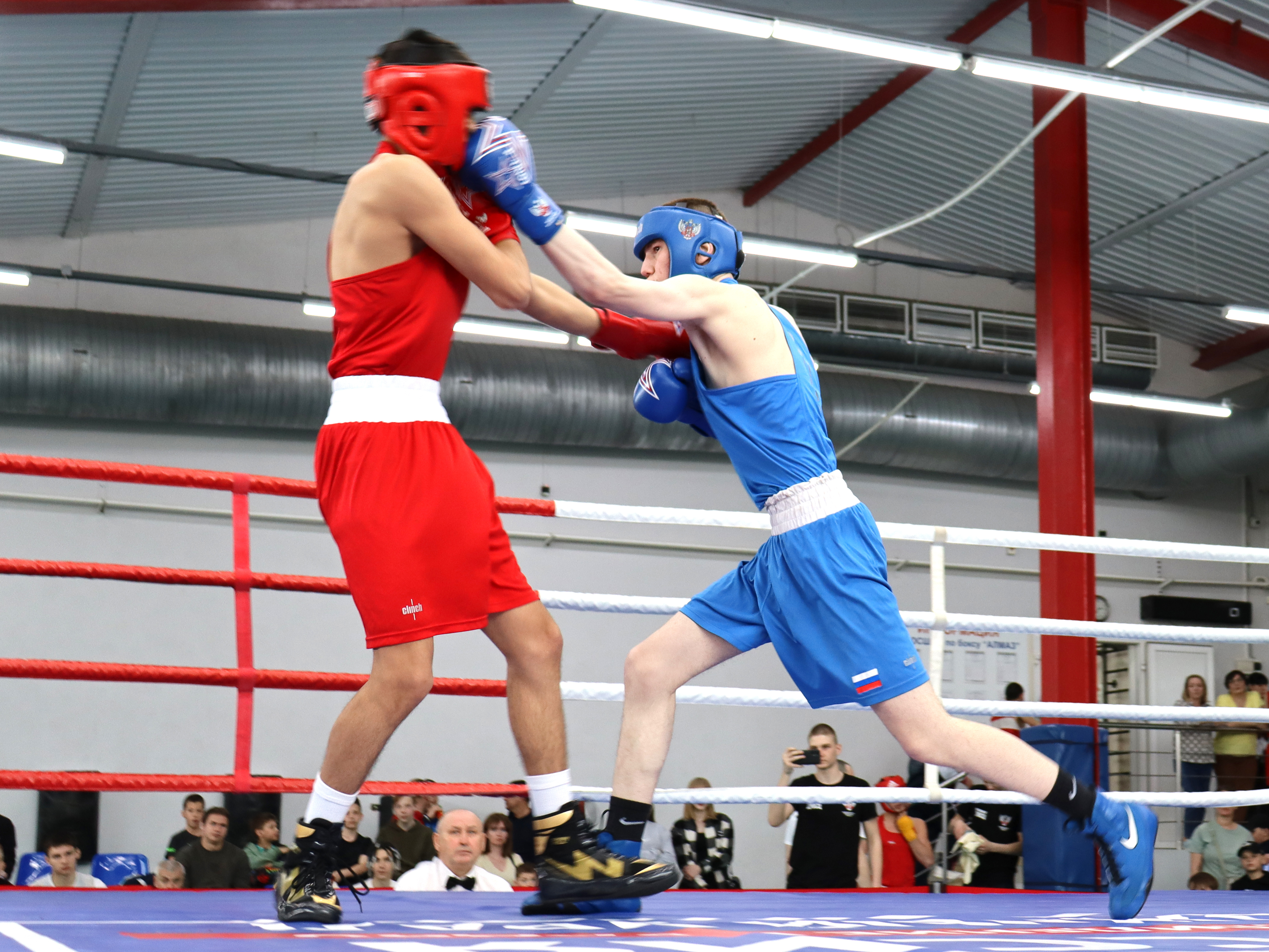 В спортшколе «Алмаз» стартовал восьмой межрегиональный турнир по боксу