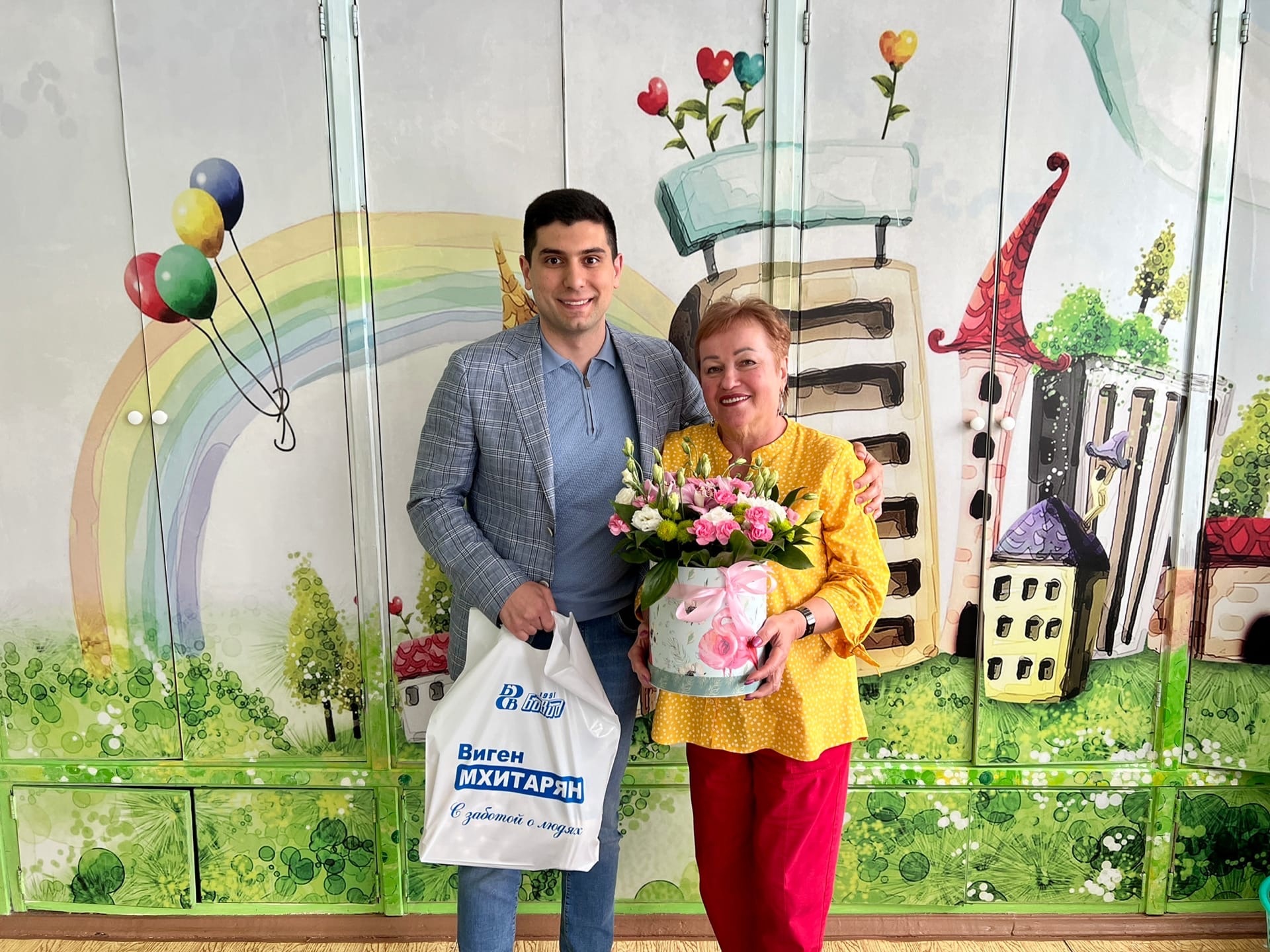 Депутат Челябинской городской Думы Виген Мхитарян поздравил с Днём рождения руководителей образовательных учреждений!