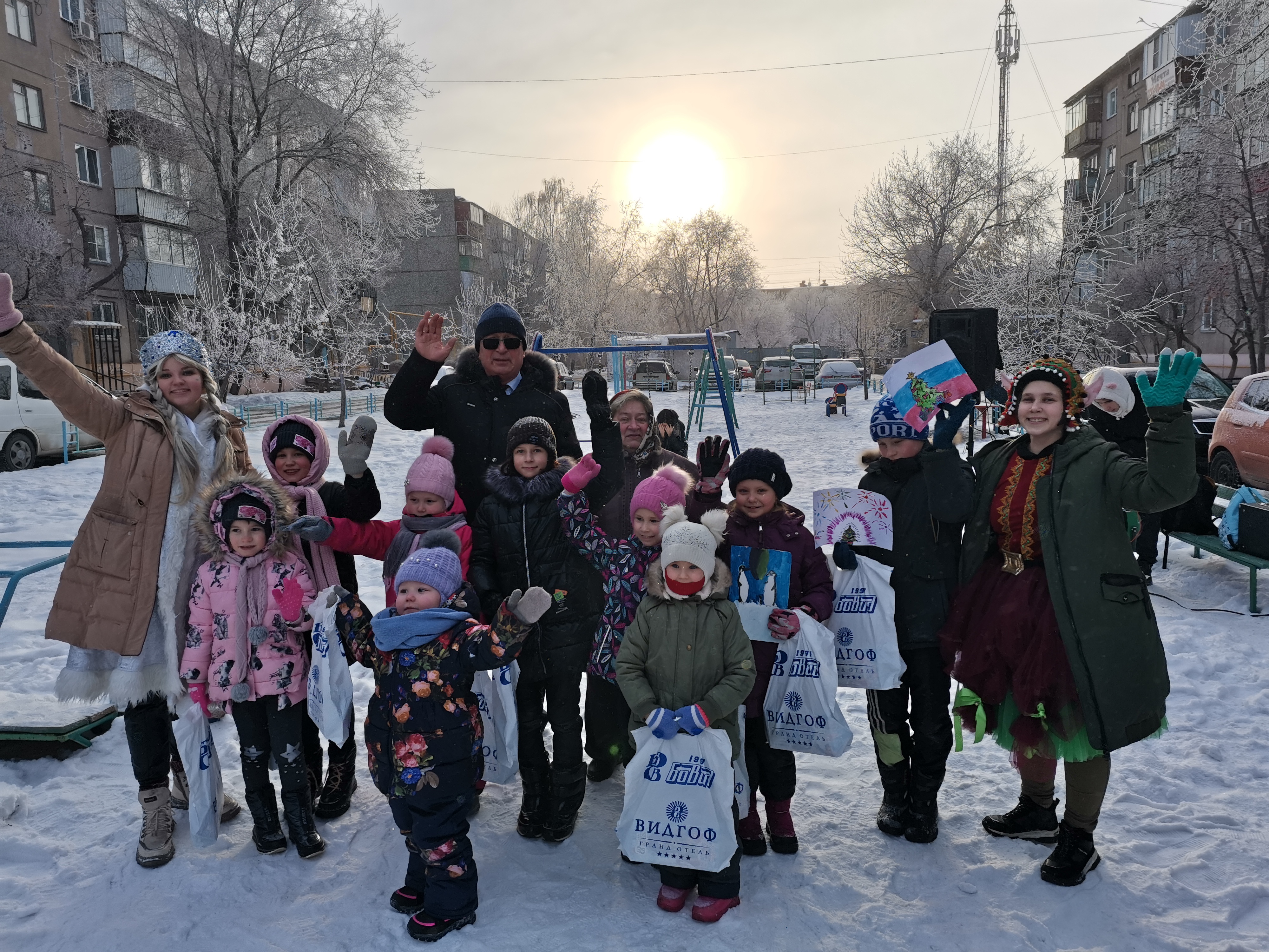 Состоялся новогодний дворовой праздник во дворе на ул. Марченко, д.14-14А