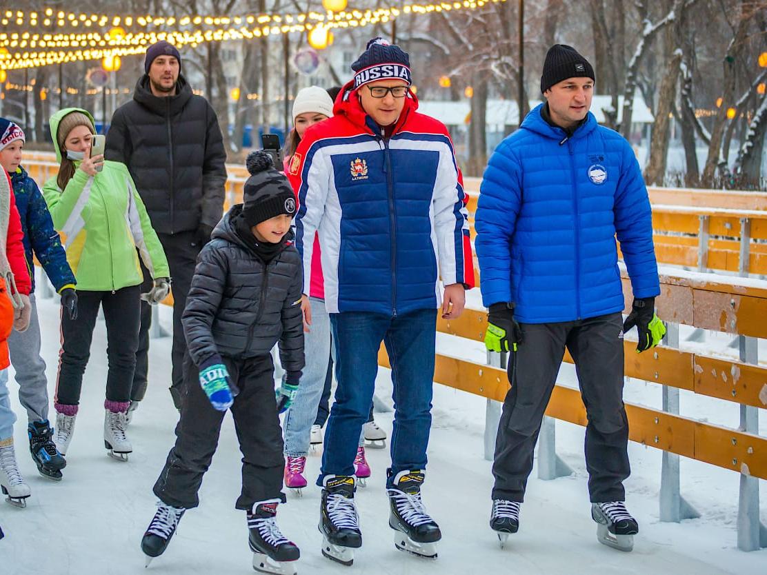 В детском парке им. В.В. Терешковой открыли каток