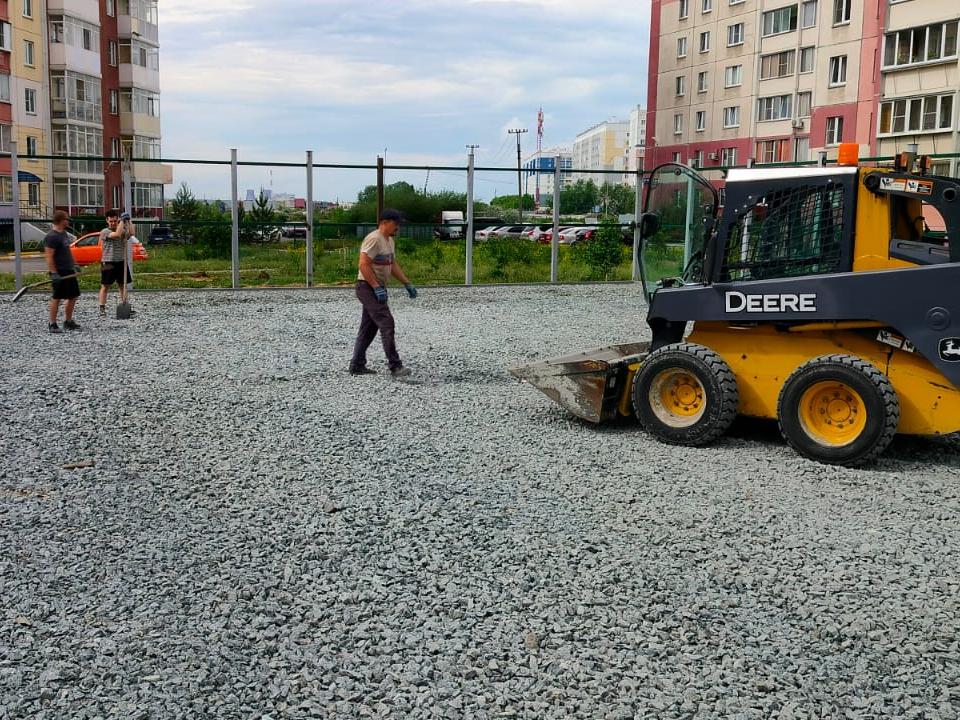 В Тракторозаводском районе продолжаются работы по благоустройству