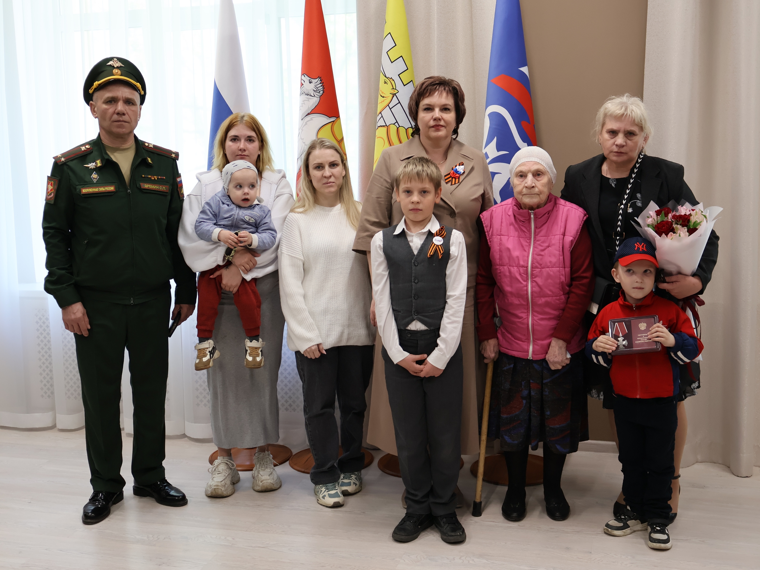 В преддверии Дня Победы в Тракторозаводском районе состоялась торжественная передача государственных наград