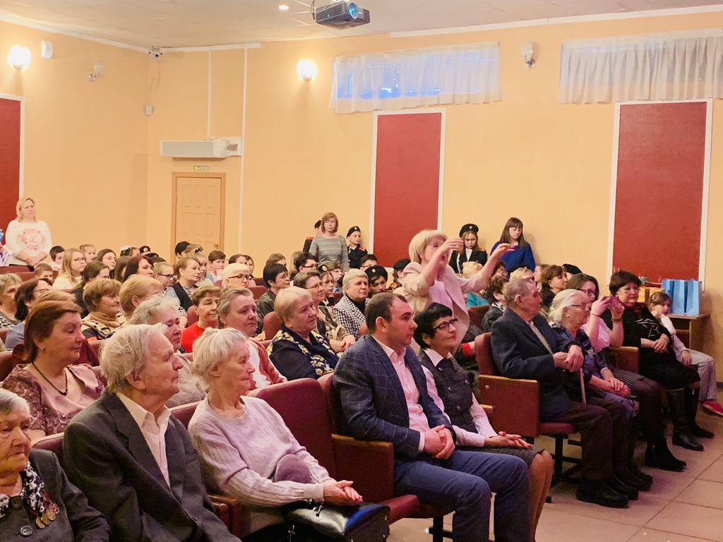 Михаил Видгоф организовал торжественные мероприятия  для более 1000 жителей Тракторозаводского района
